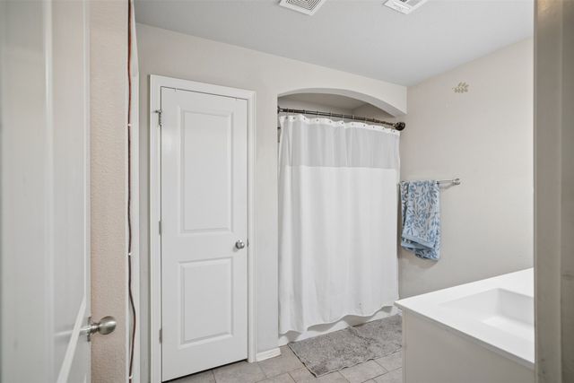 7223 S Laurel Place, Broken Arrow, OK 74011