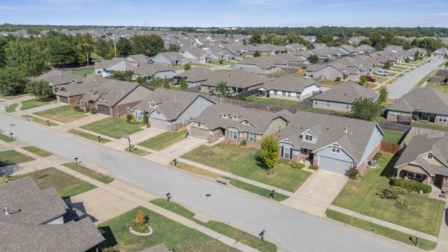 7223 S Laurel Place, Broken Arrow, OK 74011