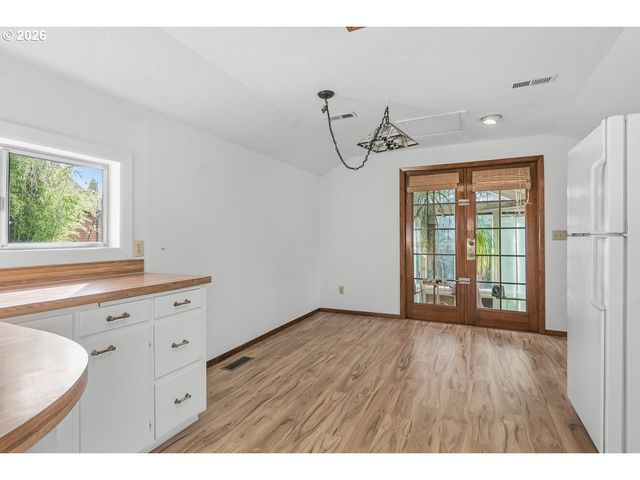 20350 Sw JOHNSON St, Beaverton, OR 97003