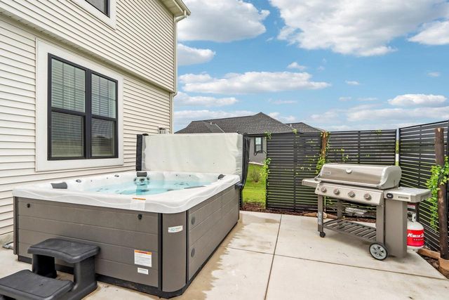 614 Twin Creeks DRIVE, Dousman, WI 53118