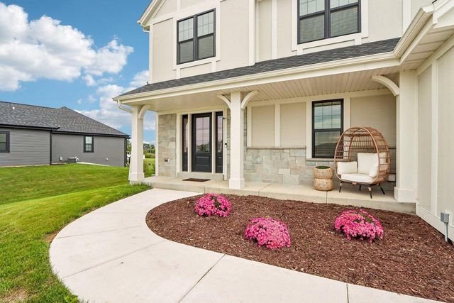 614 Twin Creeks DRIVE, Dousman, WI 53118