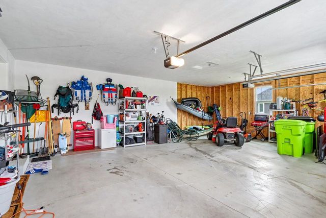 614 Twin Creeks DRIVE, Dousman, WI 53118
