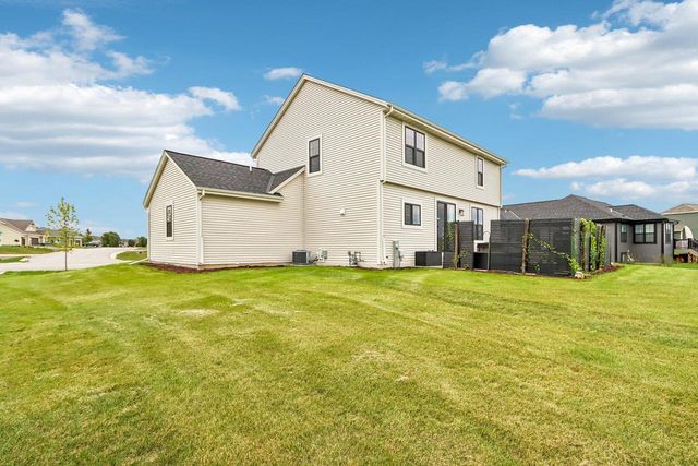 614 Twin Creeks DRIVE, Dousman, WI 53118