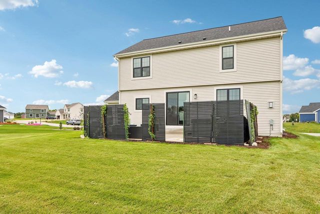 614 Twin Creeks DRIVE, Dousman, WI 53118