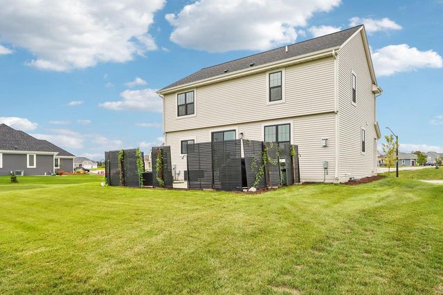 614 Twin Creeks DRIVE, Dousman, WI 53118
