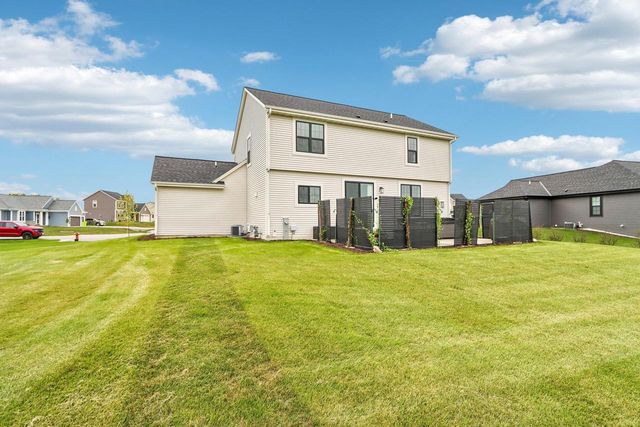 614 Twin Creeks DRIVE, Dousman, WI 53118