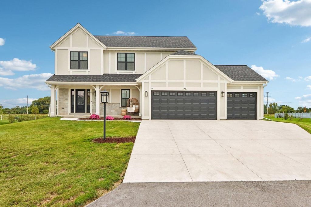 614 Twin Creeks DRIVE, Dousman, WI 53118