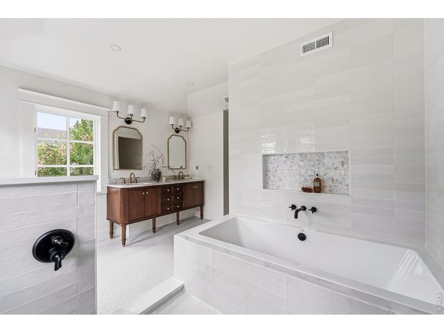 680 Albion St, Denver, CO 80220