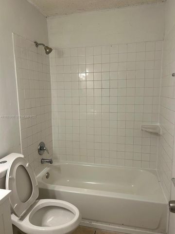 1631 SW 44th Ave B, Fort Lauderdale, FL 33317