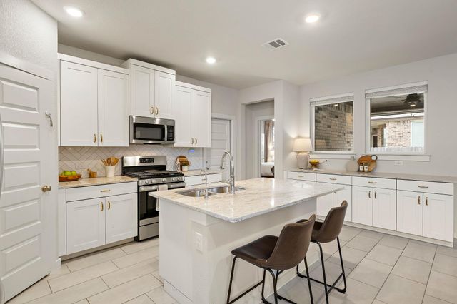 1136 Oak Chase WAY, Leander, TX 78641