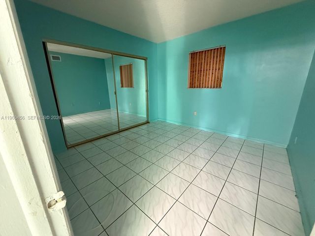 1555 W 44th Pl 305, Hialeah, FL 33012