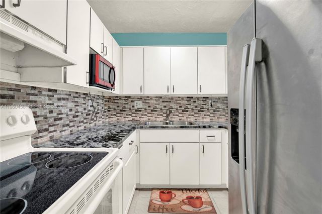 1555 W 44th Pl 305, Hialeah, FL 33012