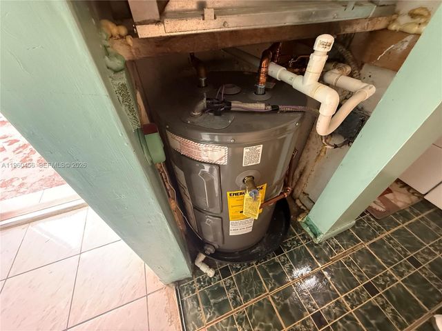 1555 W 44th Pl 305, Hialeah, FL 33012