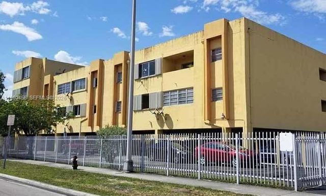 1555 W 44th Pl 305, Hialeah, FL 33012