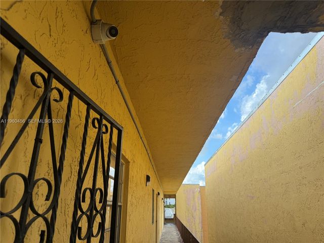 1555 W 44th Pl 305, Hialeah, FL 33012