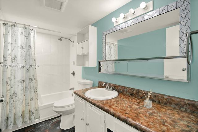 1555 W 44th Pl 305, Hialeah, FL 33012