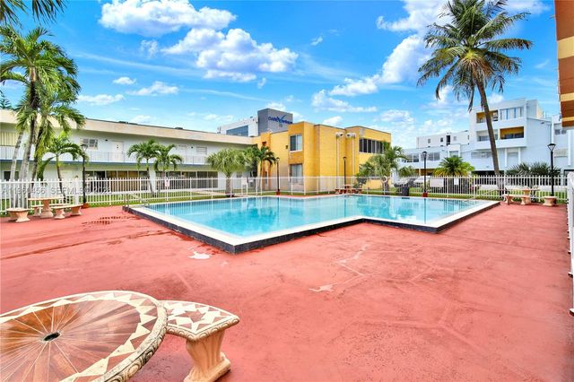 1555 W 44th Pl 305, Hialeah, FL 33012