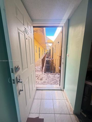 1555 W 44th Pl 305, Hialeah, FL 33012