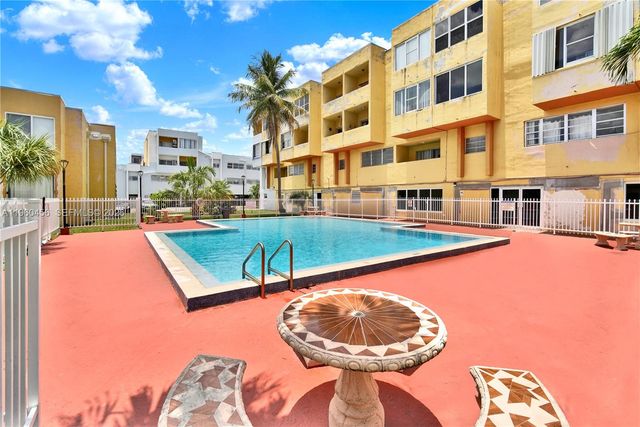1555 W 44th Pl 305, Hialeah, FL 33012