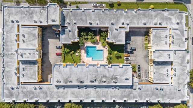 1555 W 44th Pl 305, Hialeah, FL 33012