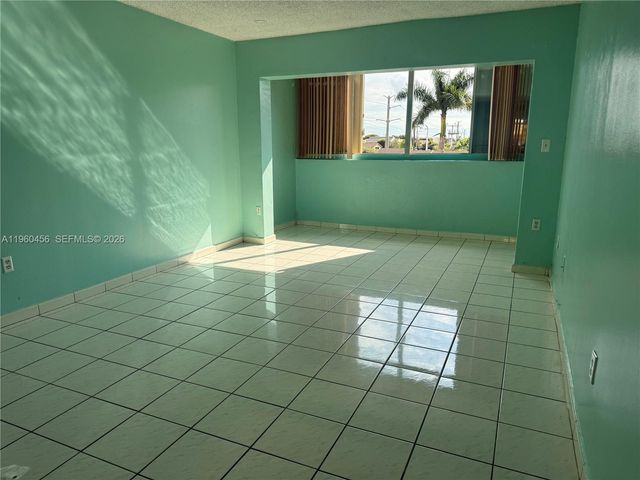 1555 W 44th Pl 305, Hialeah, FL 33012