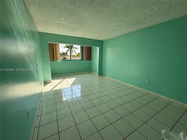1555 W 44th Pl 305, Hialeah, FL 33012