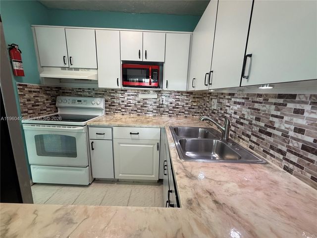 1555 W 44th Pl 305, Hialeah, FL 33012