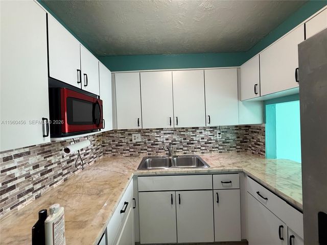 1555 W 44th Pl 305, Hialeah, FL 33012