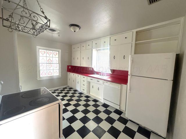 1222 S BRYAN Street, Amarillo, TX 79102