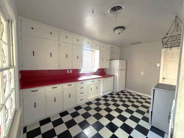 1222 S BRYAN Street, Amarillo, TX 79102