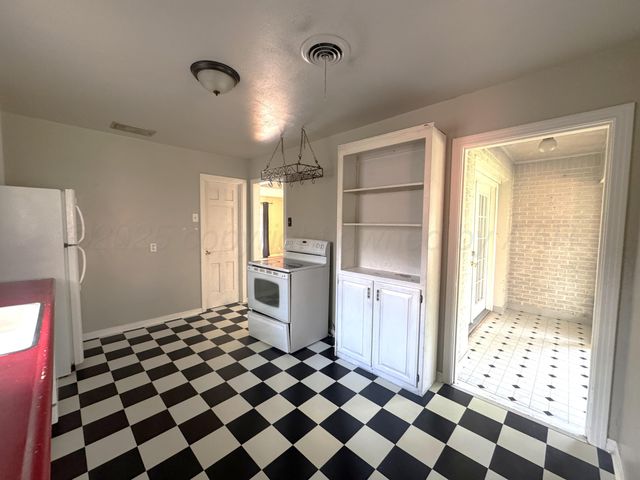 1222 S BRYAN Street, Amarillo, TX 79102