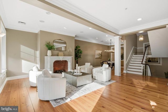 121-123 E KING ST, Lancaster, PA 17602