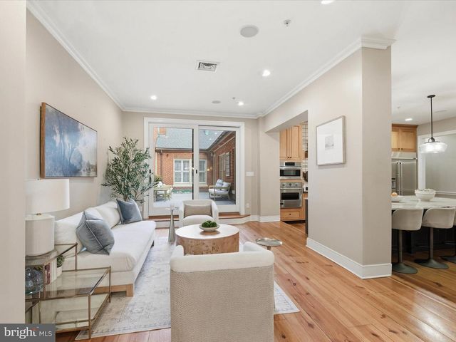 121-123 E KING ST, Lancaster, PA 17602