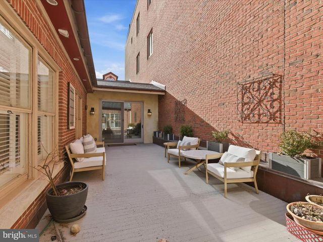 121-123 E KING ST, Lancaster, PA 17602