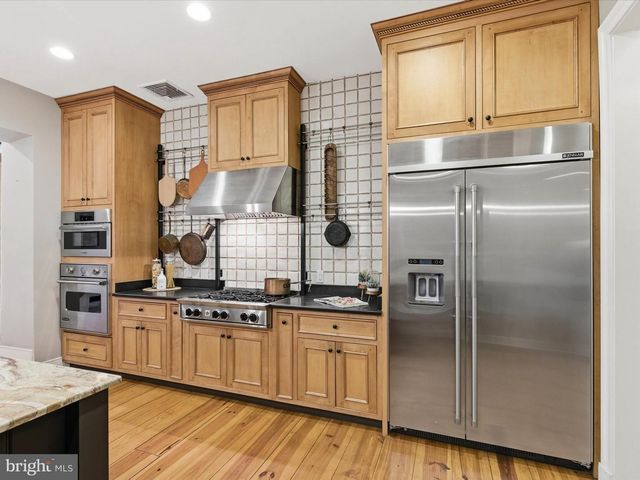 121-123 E KING ST, Lancaster, PA 17602