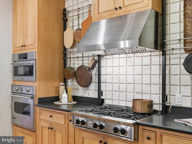 121-123 E KING ST, Lancaster, PA 17602