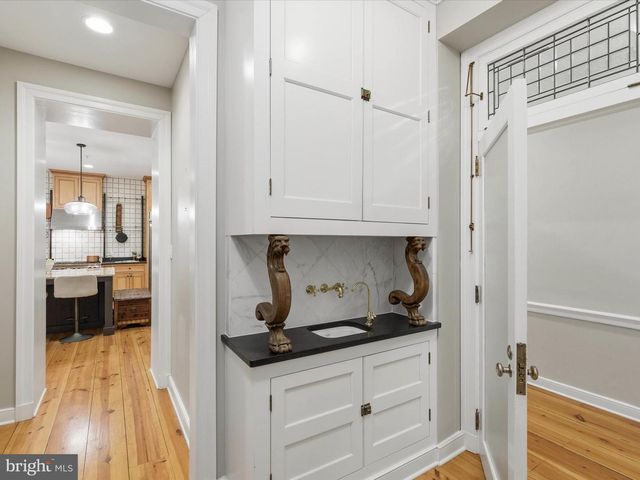 121-123 E KING ST, Lancaster, PA 17602