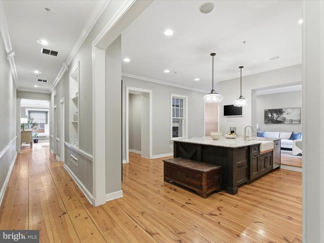 121-123 E KING ST, Lancaster, PA 17602