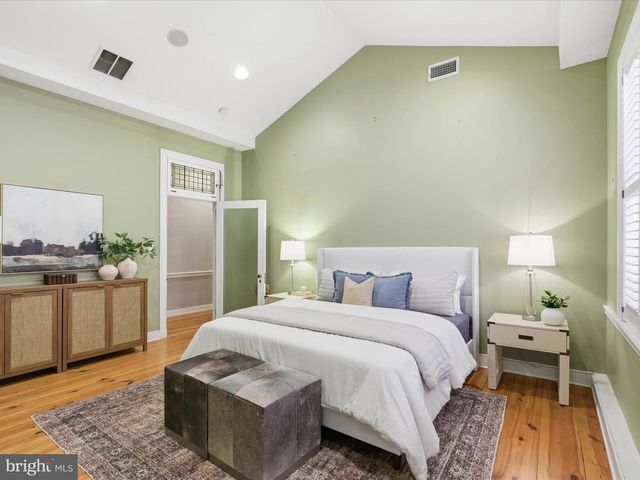 121-123 E KING ST, Lancaster, PA 17602