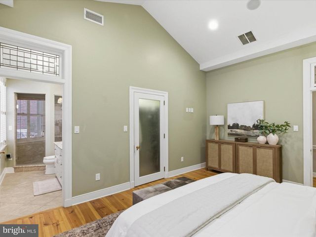 121-123 E KING ST, Lancaster, PA 17602