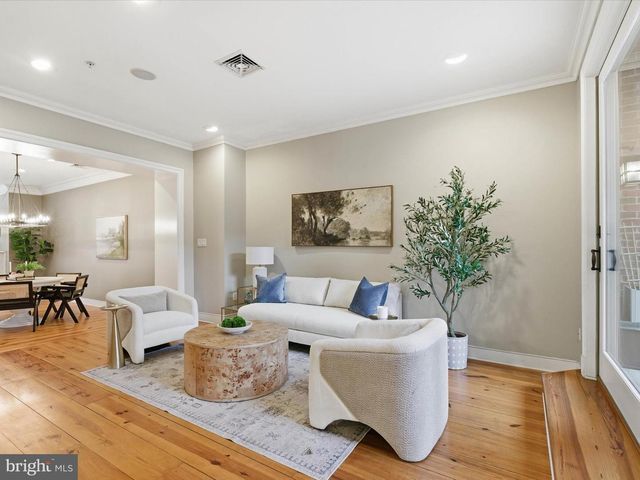 121-123 E KING ST, Lancaster, PA 17602