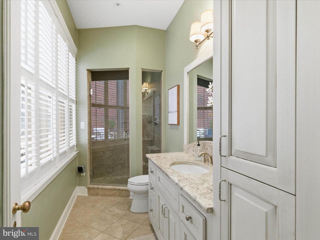 121-123 E KING ST, Lancaster, PA 17602