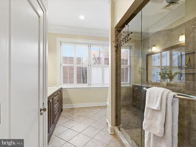 121-123 E KING ST, Lancaster, PA 17602