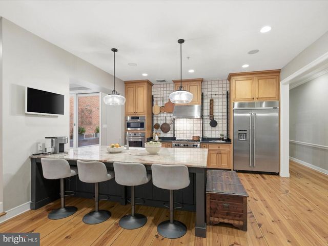 121-123 E KING ST, Lancaster, PA 17602