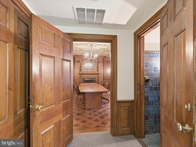 121-123 E KING ST, Lancaster, PA 17602