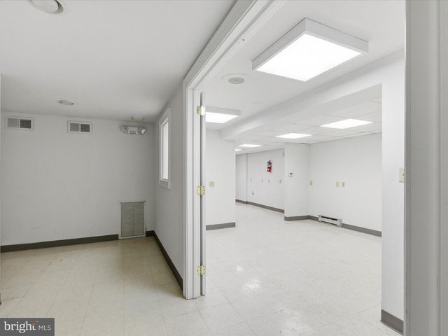 121-123 E KING ST, Lancaster, PA 17602