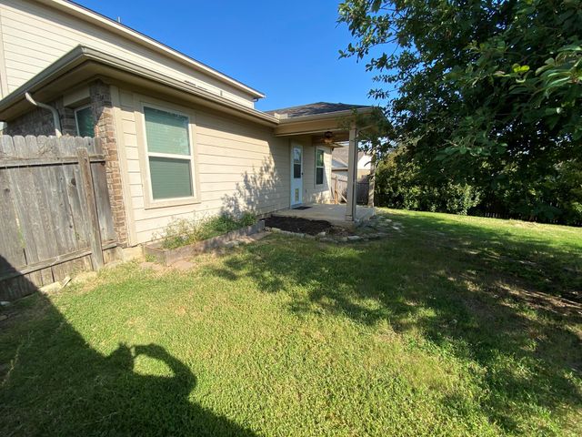 303 Old Peak RD, Georgetown, TX 78626