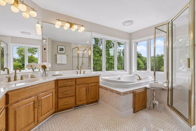 16905 45th Avenue N, Plymouth, MN 55446