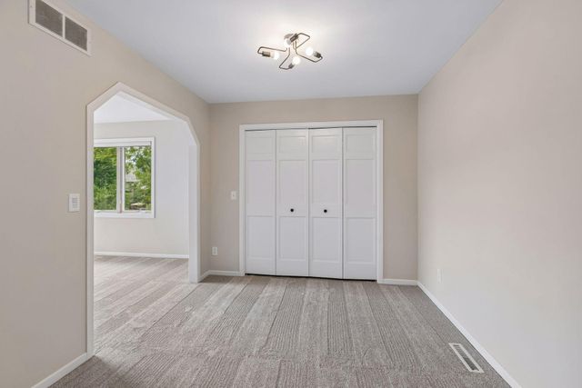 16905 45th Avenue N, Plymouth, MN 55446