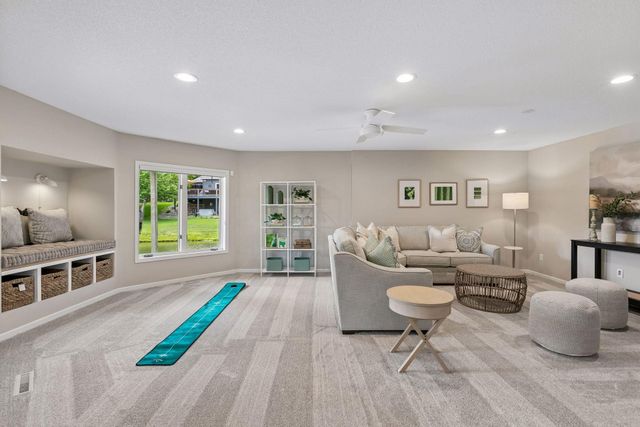 16905 45th Avenue N, Plymouth, MN 55446